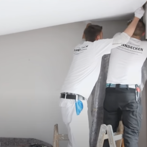 Spanndecke befestigen