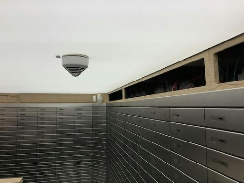 Raum mit großer Spanndecke