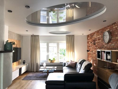 Treppenhaus mit Lichtspanndecke