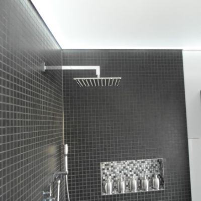 lichtdecke-fuer-moderne-Badezimmer