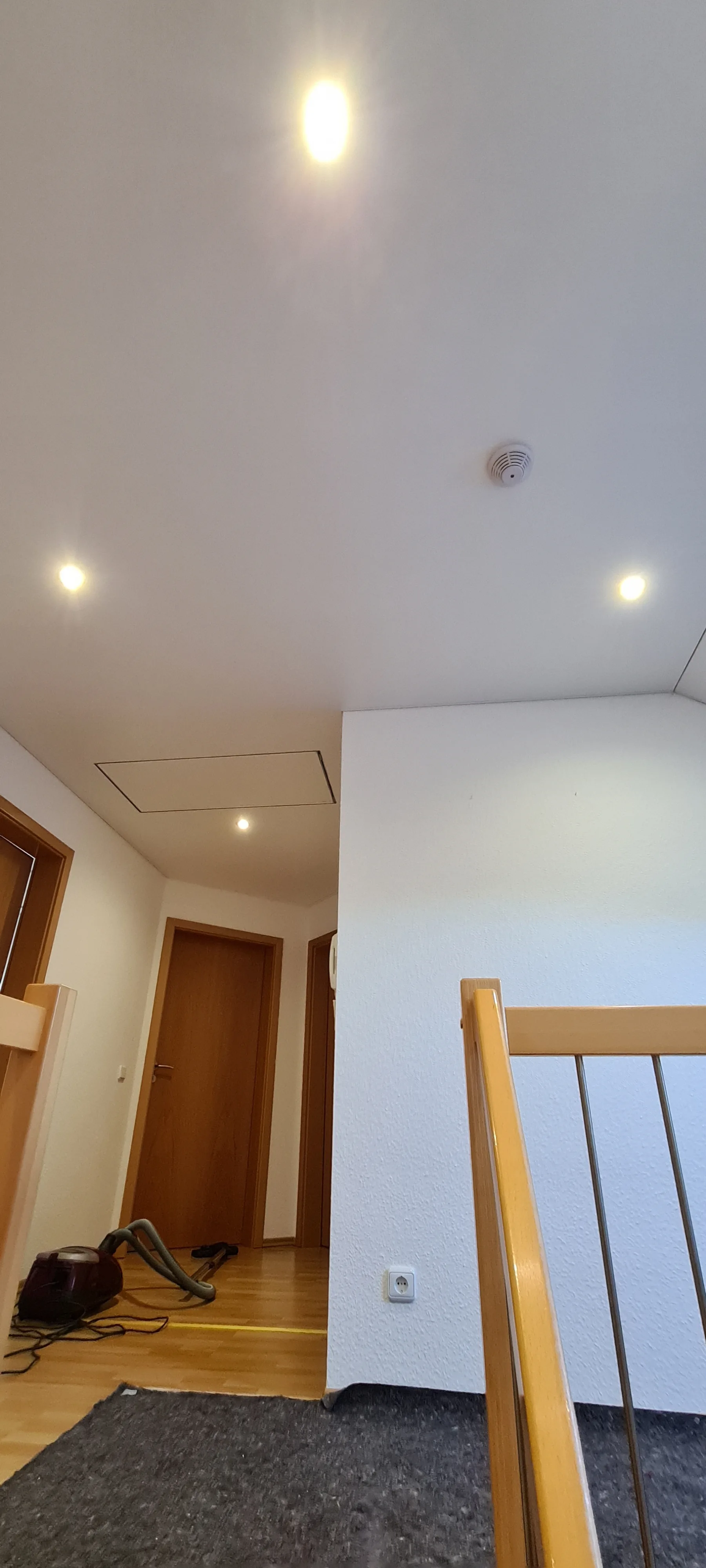 Büro-Decke planen: Licht, Konzentration und klare Optik